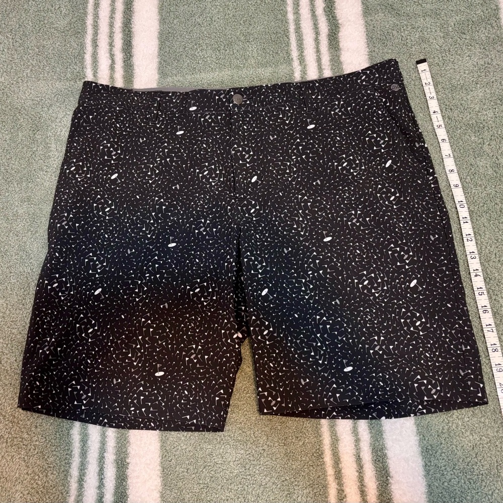 Men’s Adidas Black and Gray Patterned Golf Shorts 38”